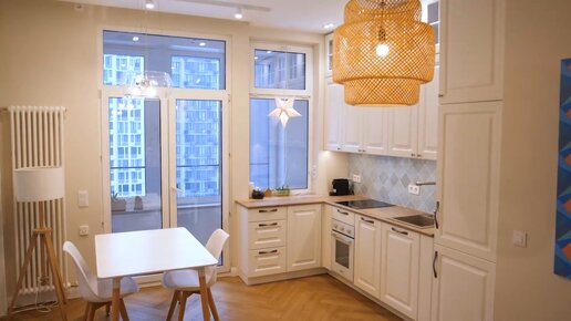 Как дизайнер сделал нестандартную кухню с окном в однокомнатной квартире?