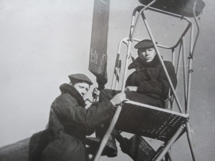 Проверяем втулку рулевого винта вертолета.