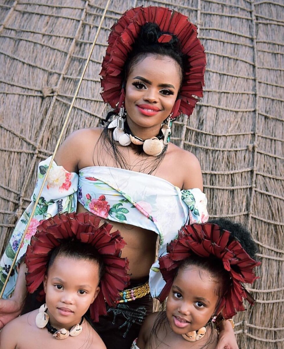    Сиханизо Дламини с сестрами@eswatini_royalty