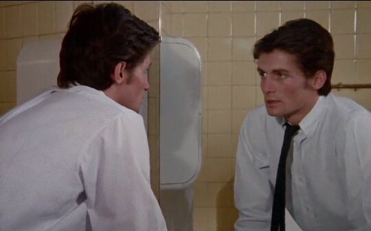 Здесь и далее - кадры из к/ф "Немного солнца в холодной воде", 1971г.