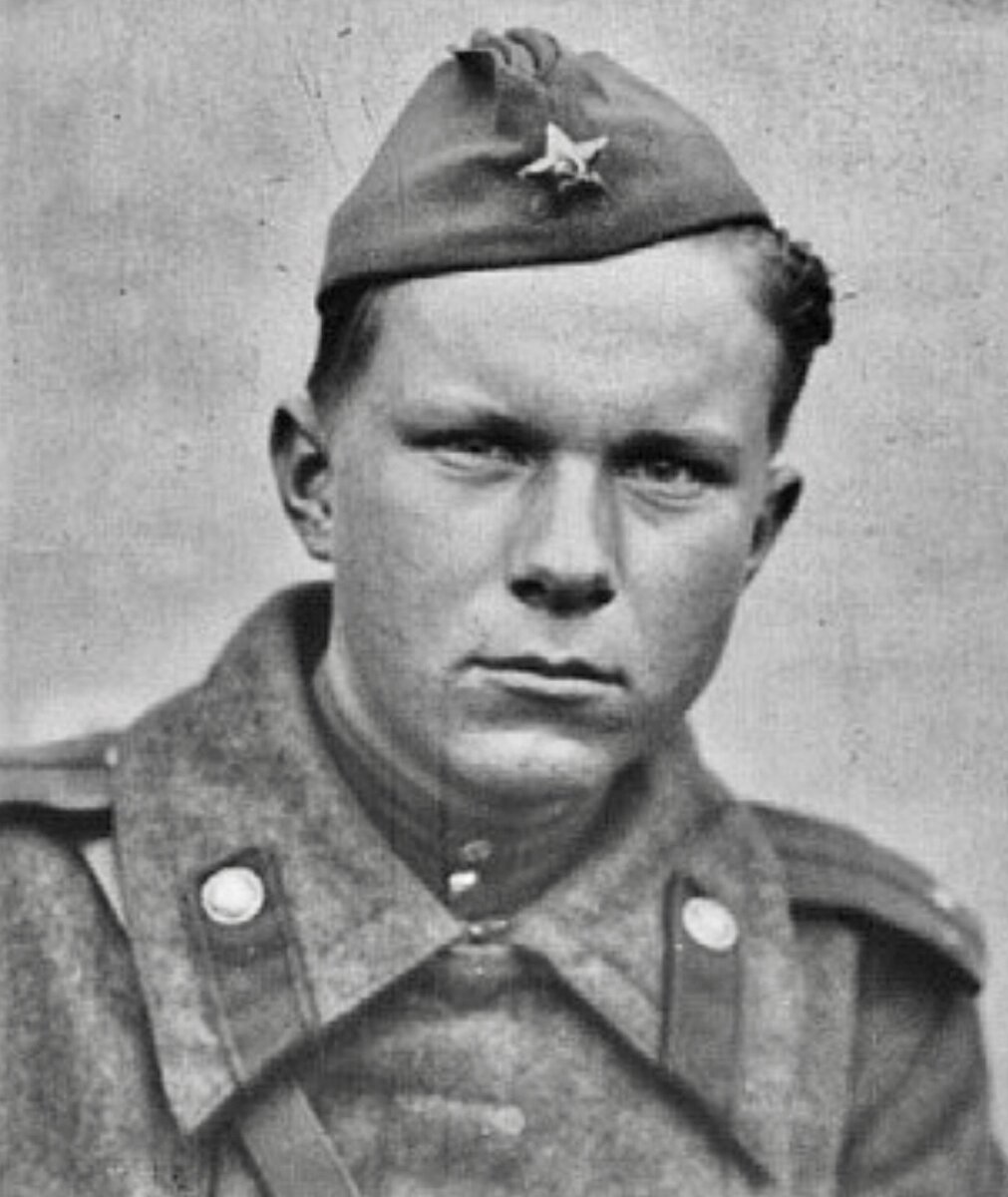 Василий Владимирович Быков 1924 — 2003. Фото 1944 года.
