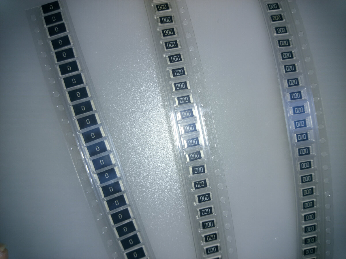 Резистор с нулевым сопротивлением в SMD корпусе.