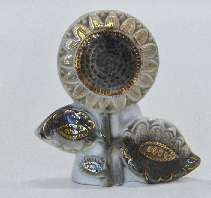 Статуэтка "Подсолнух" - автор Л. Павлова, "Краснодарский государственный историко-археологический музей-заповедник им. Е.Д. Фелицына" 