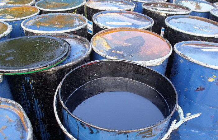 Грязное тепло. Бочки с отработкой. Иллюстрация взята с сервиса Яндекс.Картинки