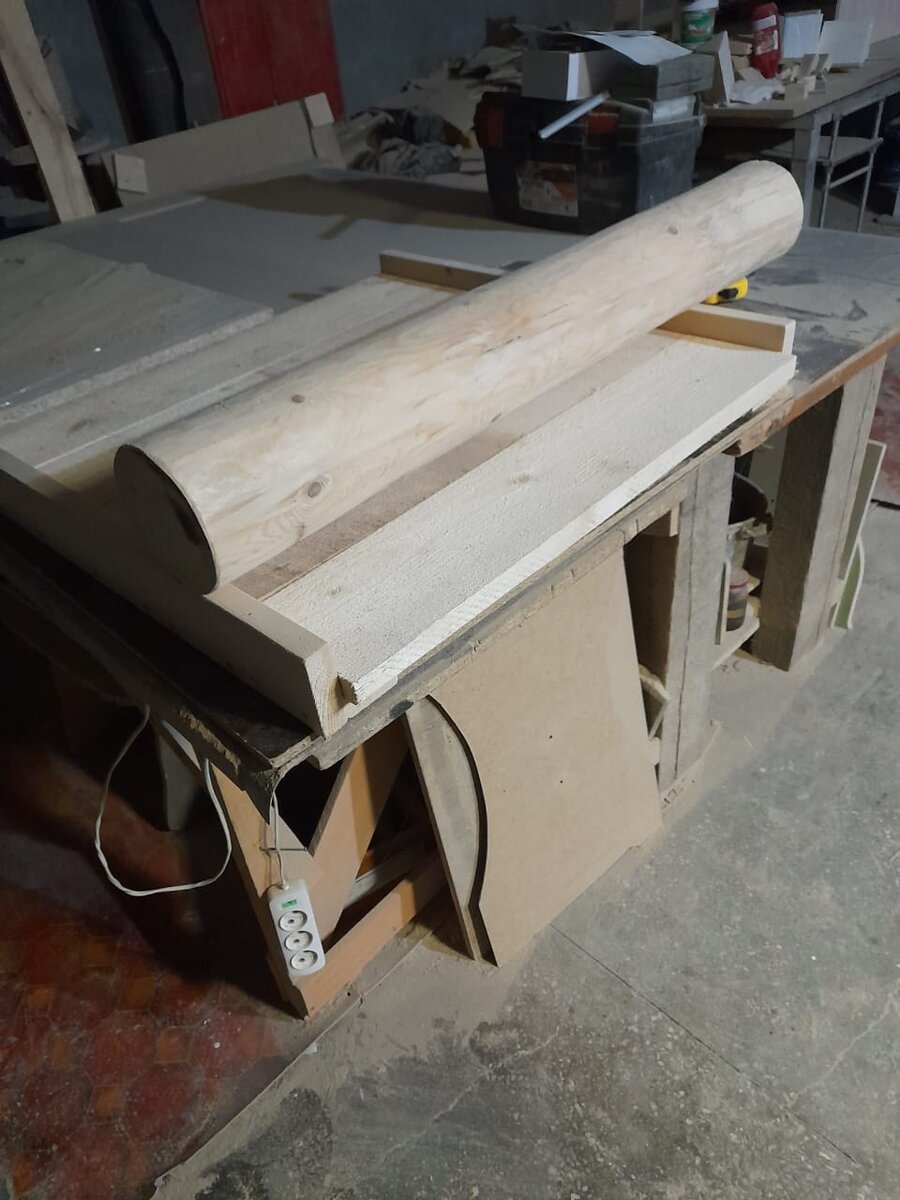 Кругляк был с корой, уже с плесенью и короедами!)