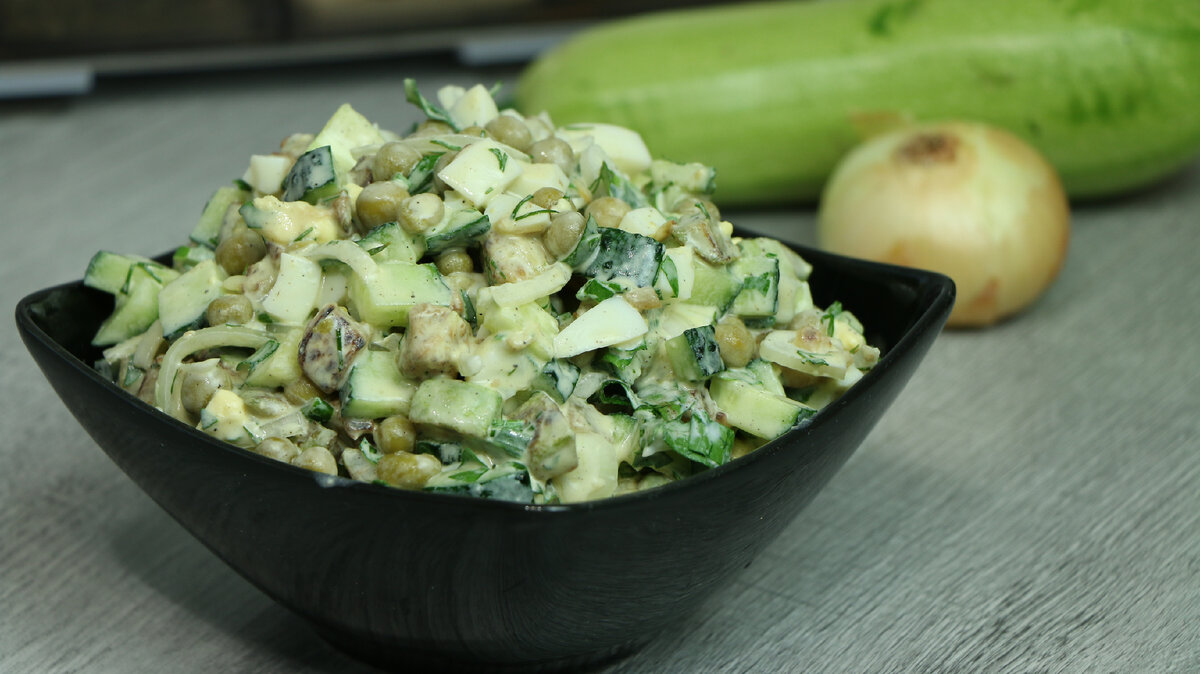 Салат с жареными кабачками