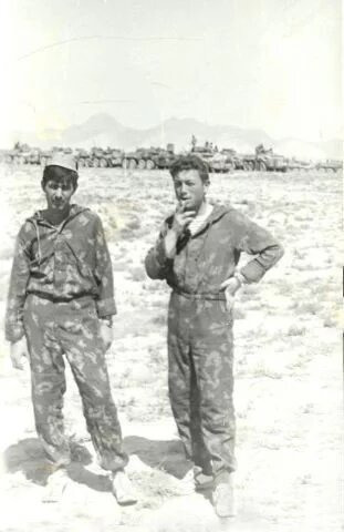 Лейтенанты И.Ильясов (справа) и В.Бабин. Афганистан, май 1987 года