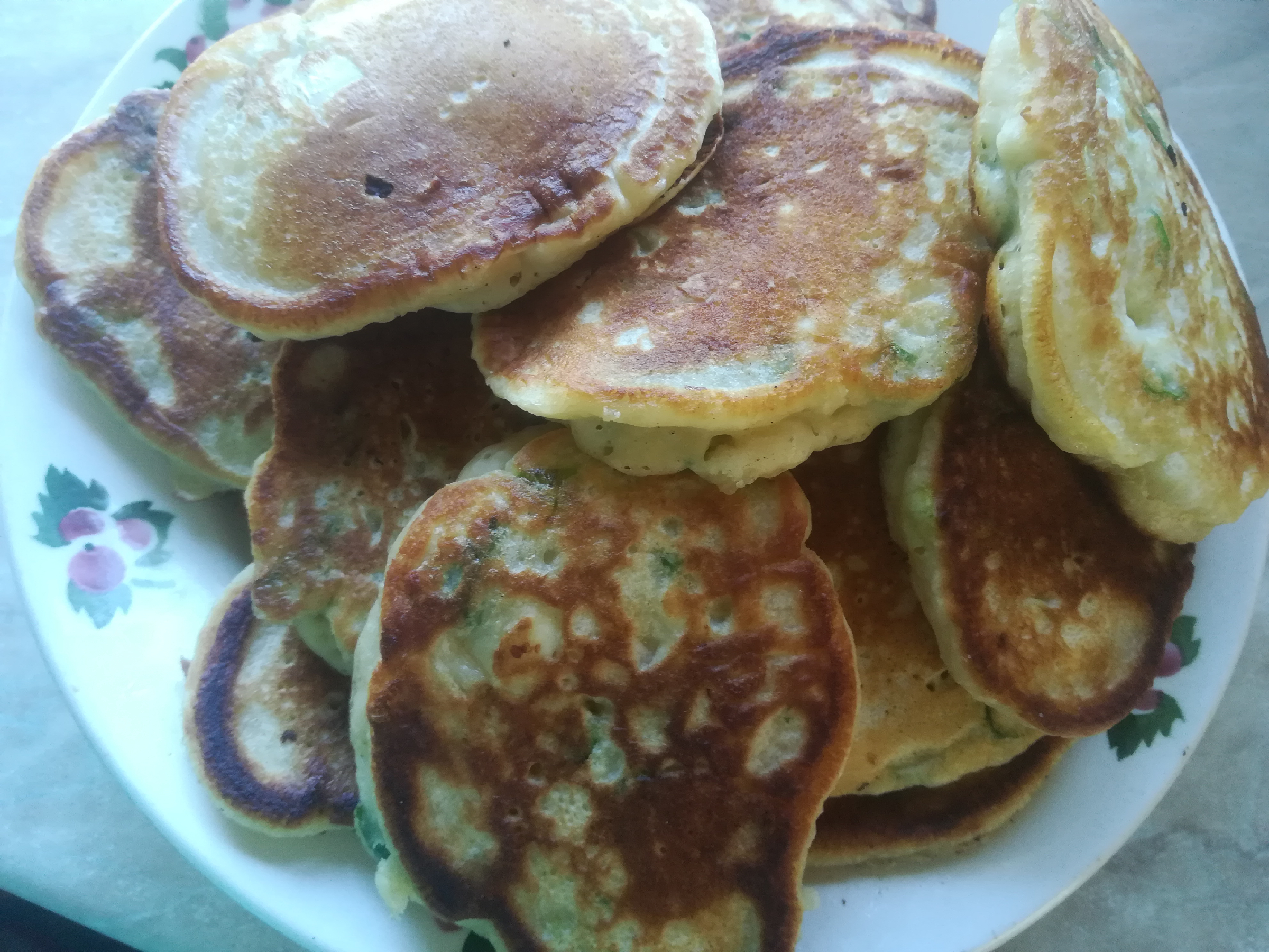 Вкусные оладьи, как пирожки. Готовлю с зеленым луком и яйцом. Рецепт — пальчики оближешь0