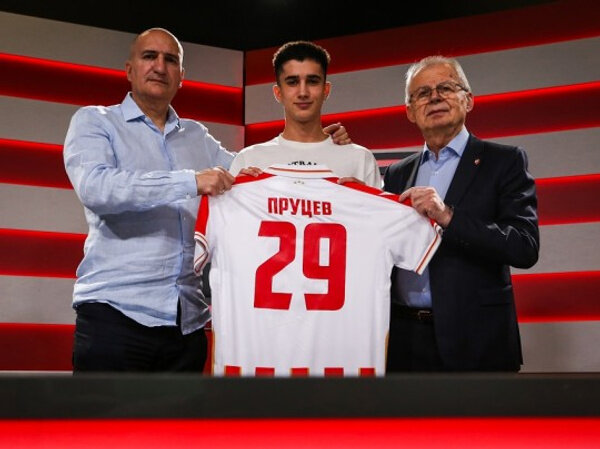Егор Пруцев стал игроком "Црвены Звезды". Обложка © Официальный сайт ФК "Црвена Звезда"