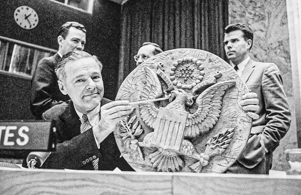 «Американский герб на службе Советской разведки!» Как Советский Союз 8 лет прослушивал Америку
