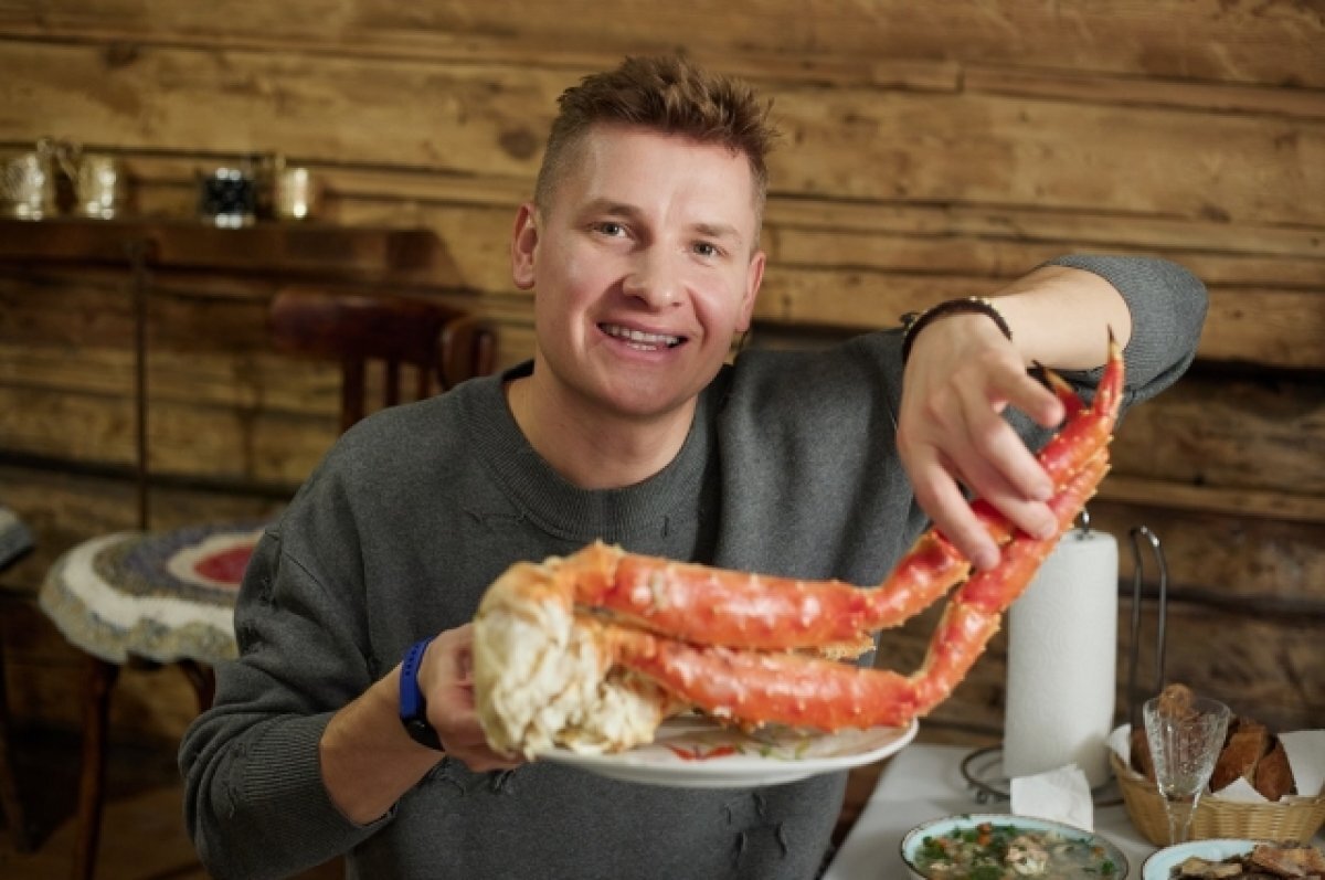 100 мест где поесть самара. Сто мест где поесть. 100 мест где поесть ведущий. Передача 100 мест. Ведущий передачи про путешествия.