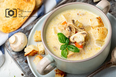 Сливочный суп с грибами и куриной грудкой.