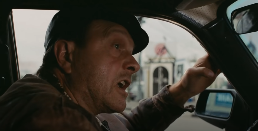 Кадр из фильма Брат 2 со злобным таксистом