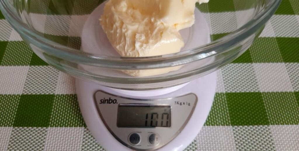 100 гр мягкого масла или маргарина