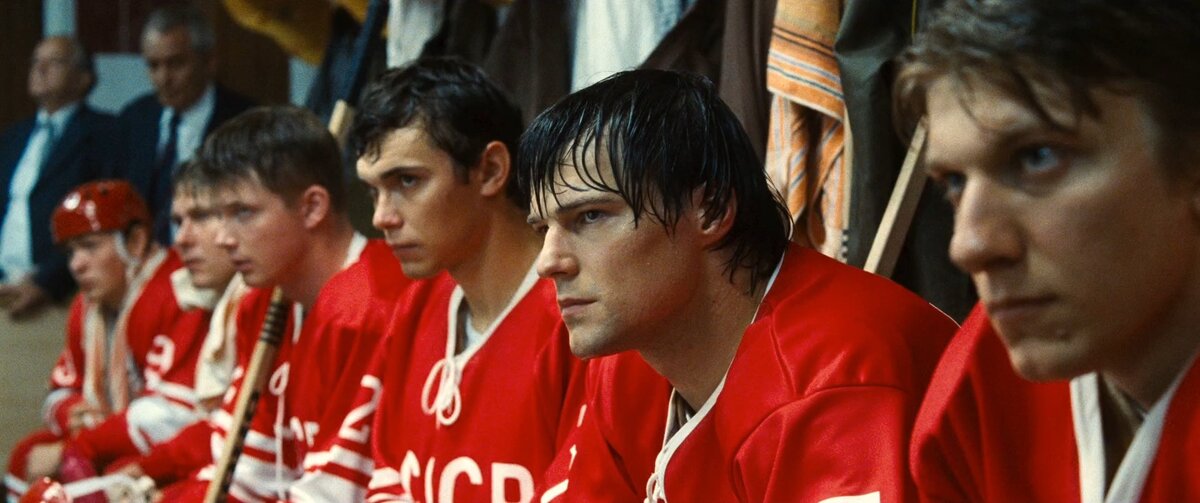 Кадры из фильма "Легенда №17". Источник Яндекс картинки.