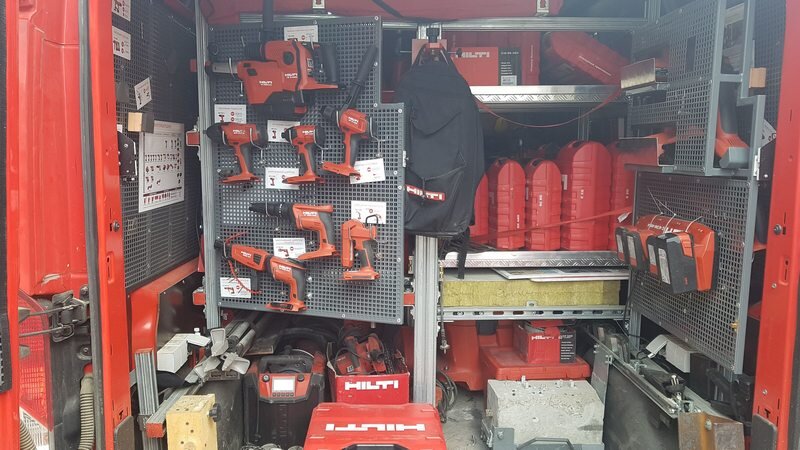 Сфоткал когда парни из Хилти приезжали к нам в город, и объясняли строителям, почему нужно покупать HILTI. Это внутренности их бусика