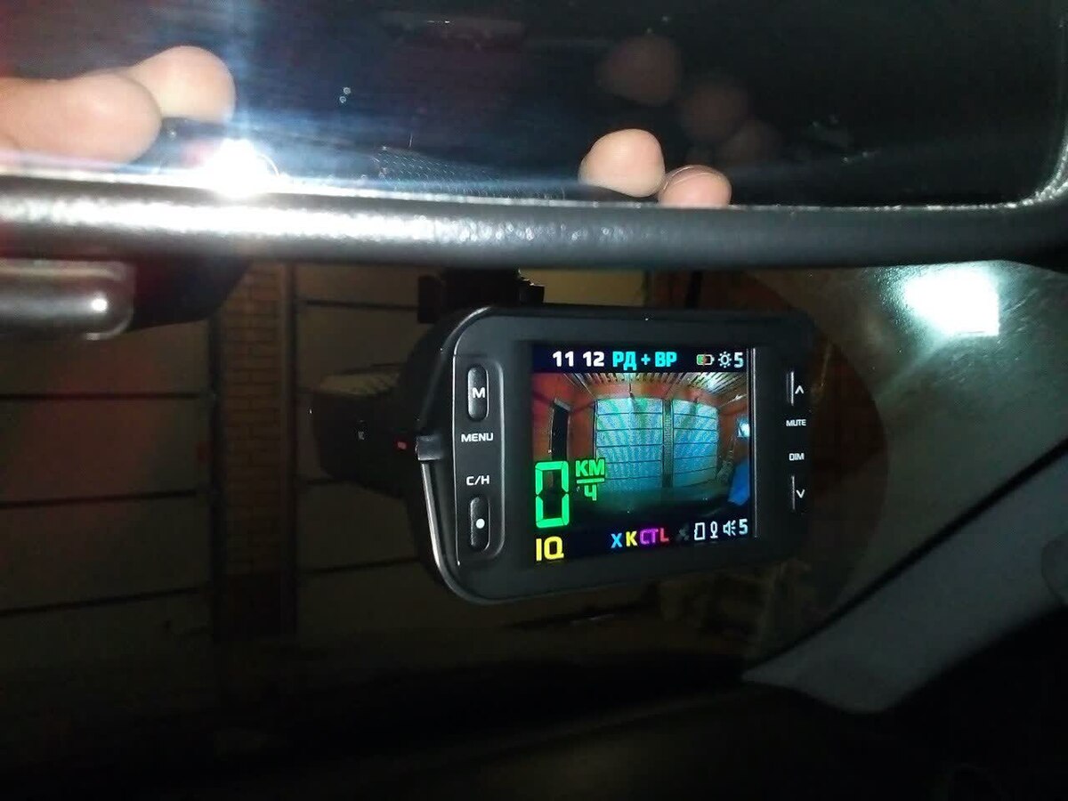 Вот как он выглядит. Управление кнопками по бокам