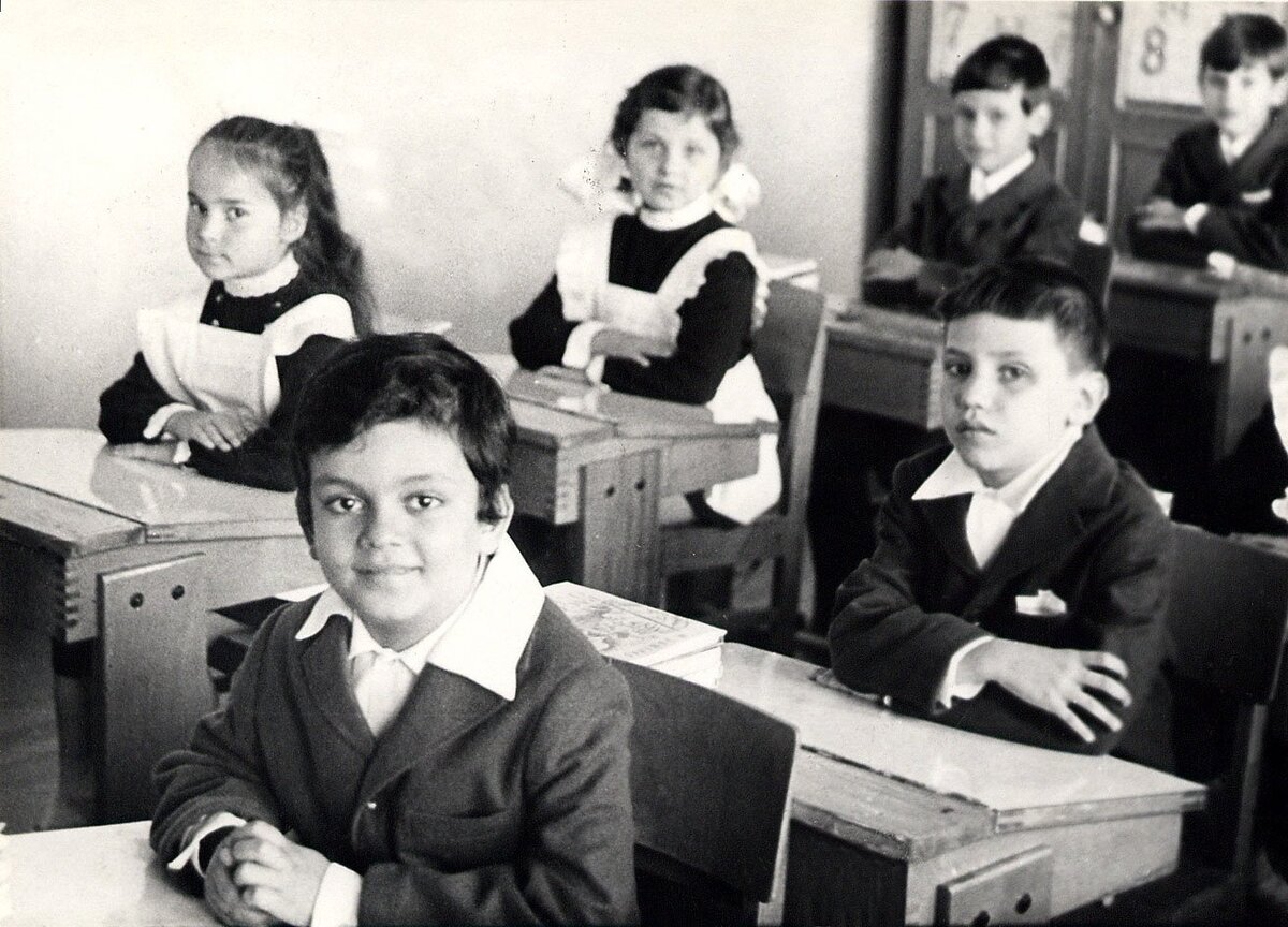 Филипп Бедросович Киркоров за школьной партой! Фото с ресурса  ru.delfi.lt