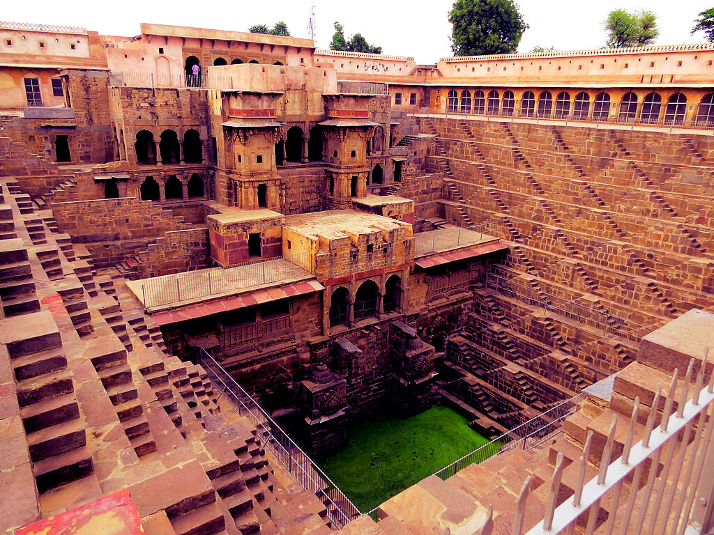 Все фото в статье взяты со свободных источников Интернета, главным образом, с сайта wikipedia.org.