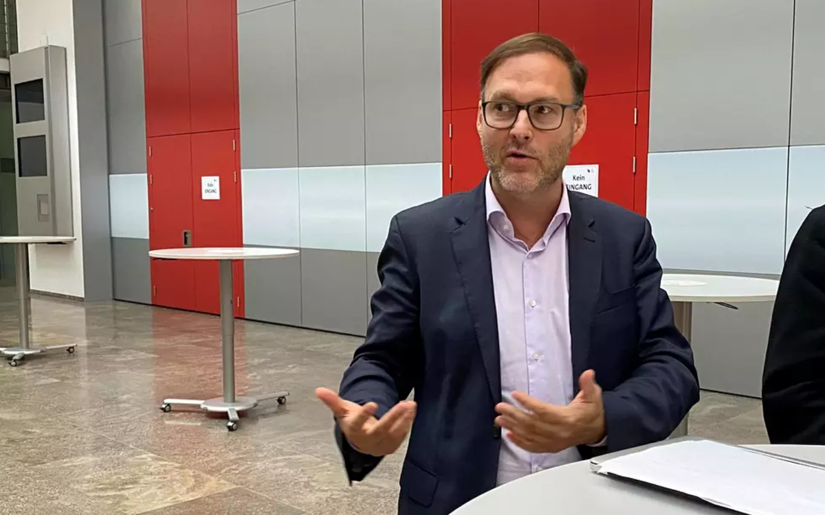 Основатель фонда Cinema for Peace Яка Бизил организовал перевозку Алексея Навального в Берлин на частном самолёте. Фото: Hanna Mahlamäki / HS