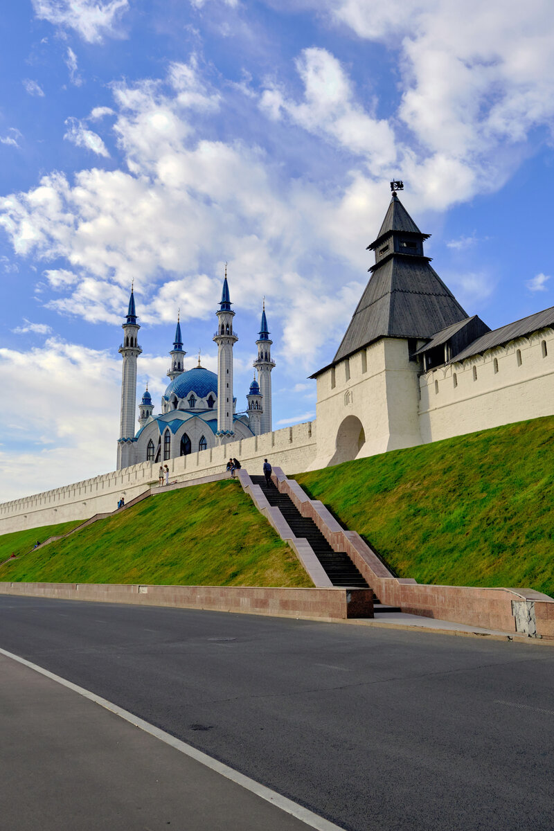 одна из главных достопримечательностей Казани - мечеть Кул Шариф