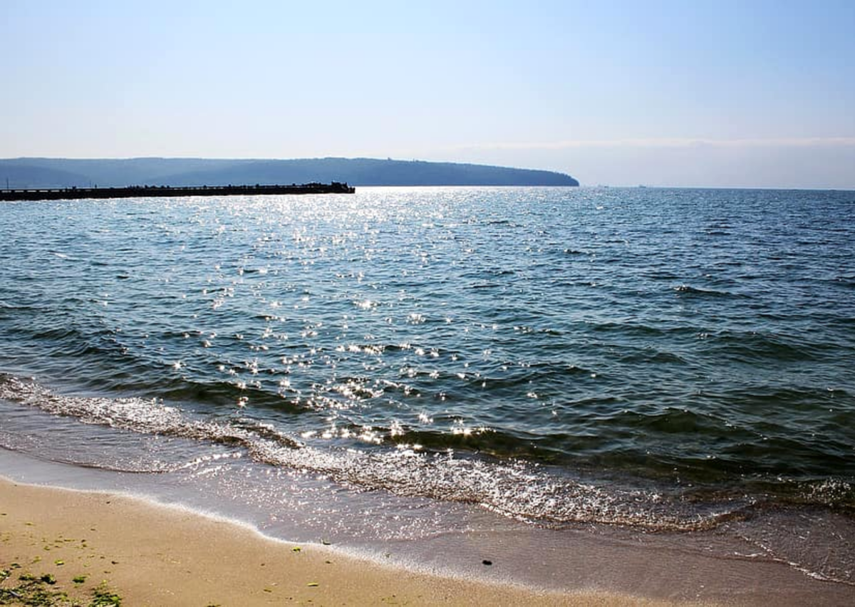 Екатеринбург черное море. Прибрежные черного моря Украины. Известие чёрное море. Акватория черного моря фото. Хади черное море.