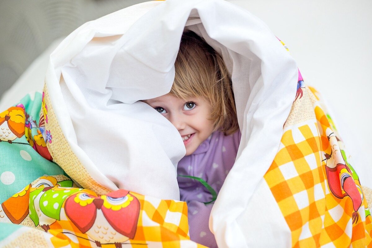 Ребёнок завёрнутый в одеяло