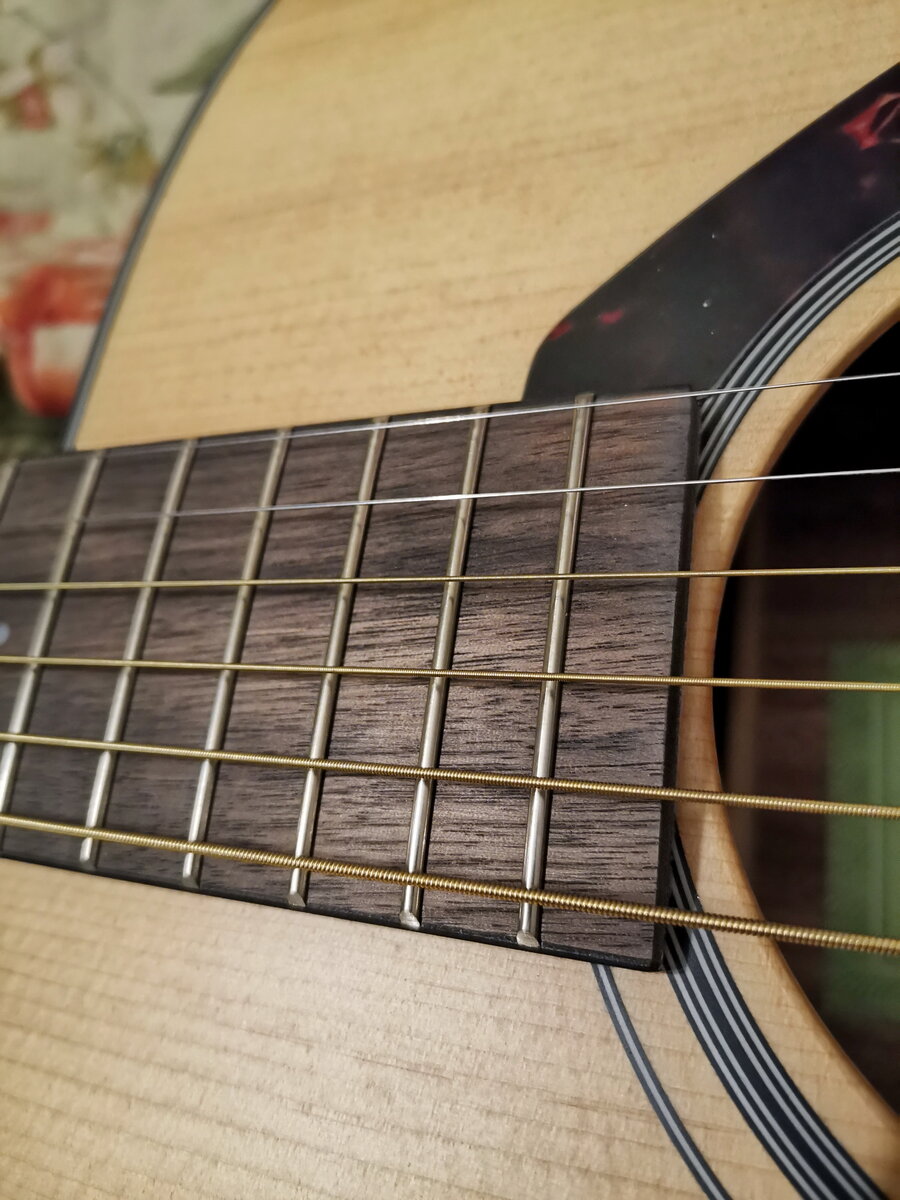 Собственное фото, 2020 г.: гитара "Ямаха", акустика, здесь струны 11-го калибра.