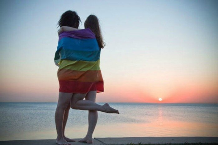 Молодые лесбиянки шалят на нудийском пляже – Telegraph