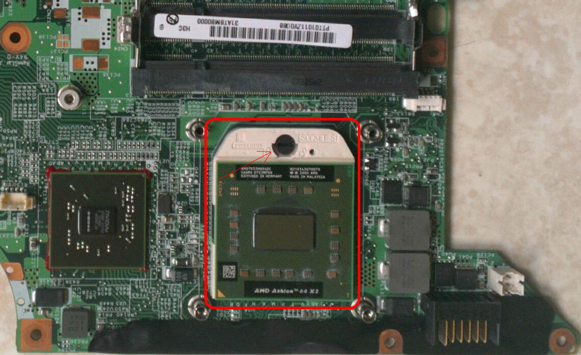 Такой процессор легко меняется. Просто откручиваем замок, который указан стрелкой.