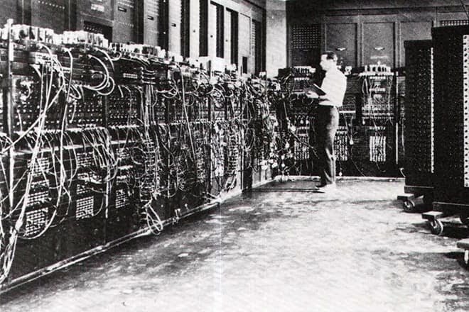 Первый компьютер в мире - ENIAC