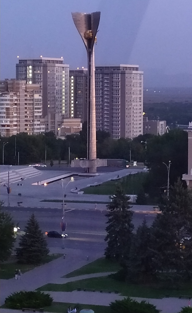 Стелла на Театральной площади. Вид с колеса обозрения.