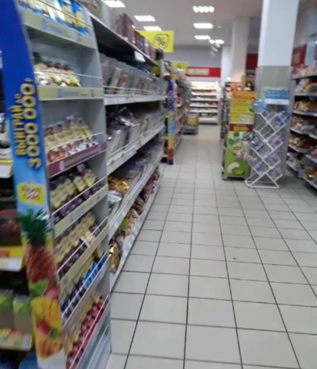 Торговые ряды в Магните.Личное фото.