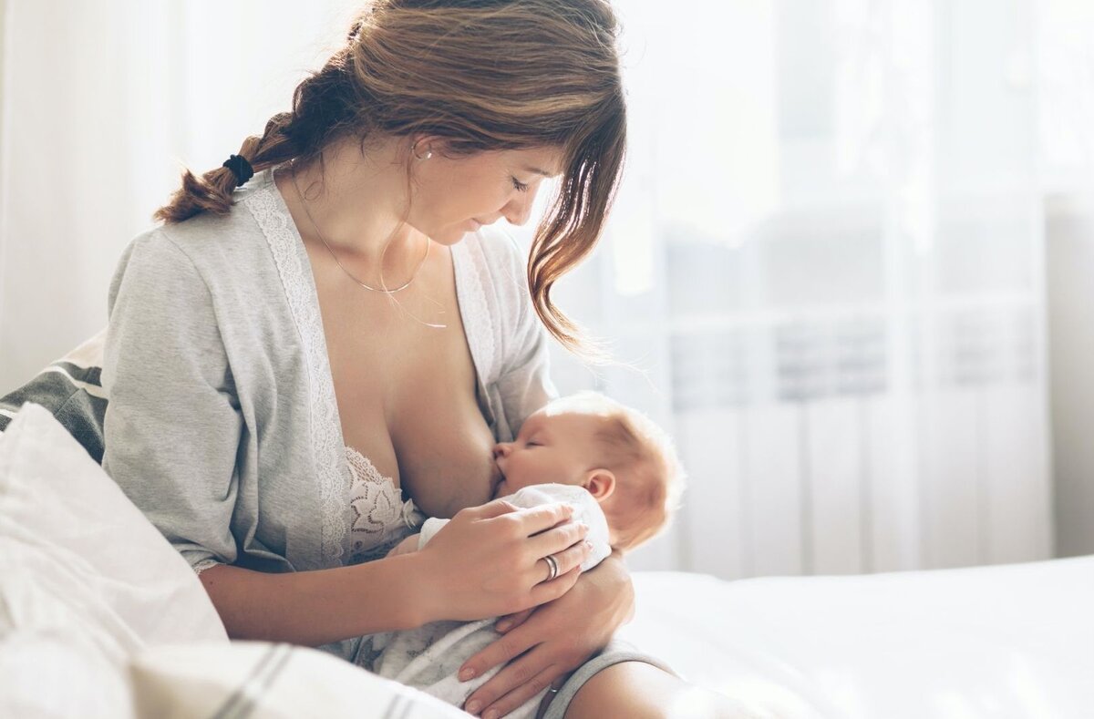 голая женщина кормит грудью ребенка фото фото 26