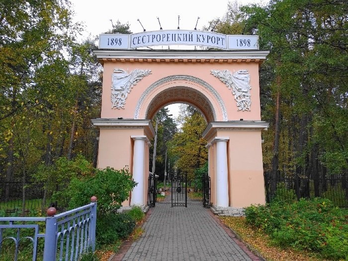 Въезд на территорию Сестрорецкого курорта. Фото из ВК-группы "Супермаркет новостроек"