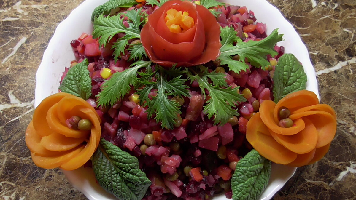 Винегрет для Новогоднего стола 2021 года подходит идеально!