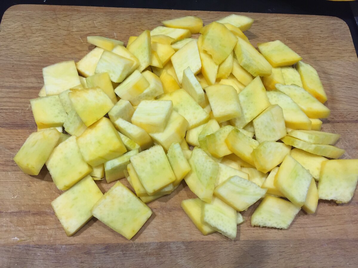 Тыква, нарезанная дольками