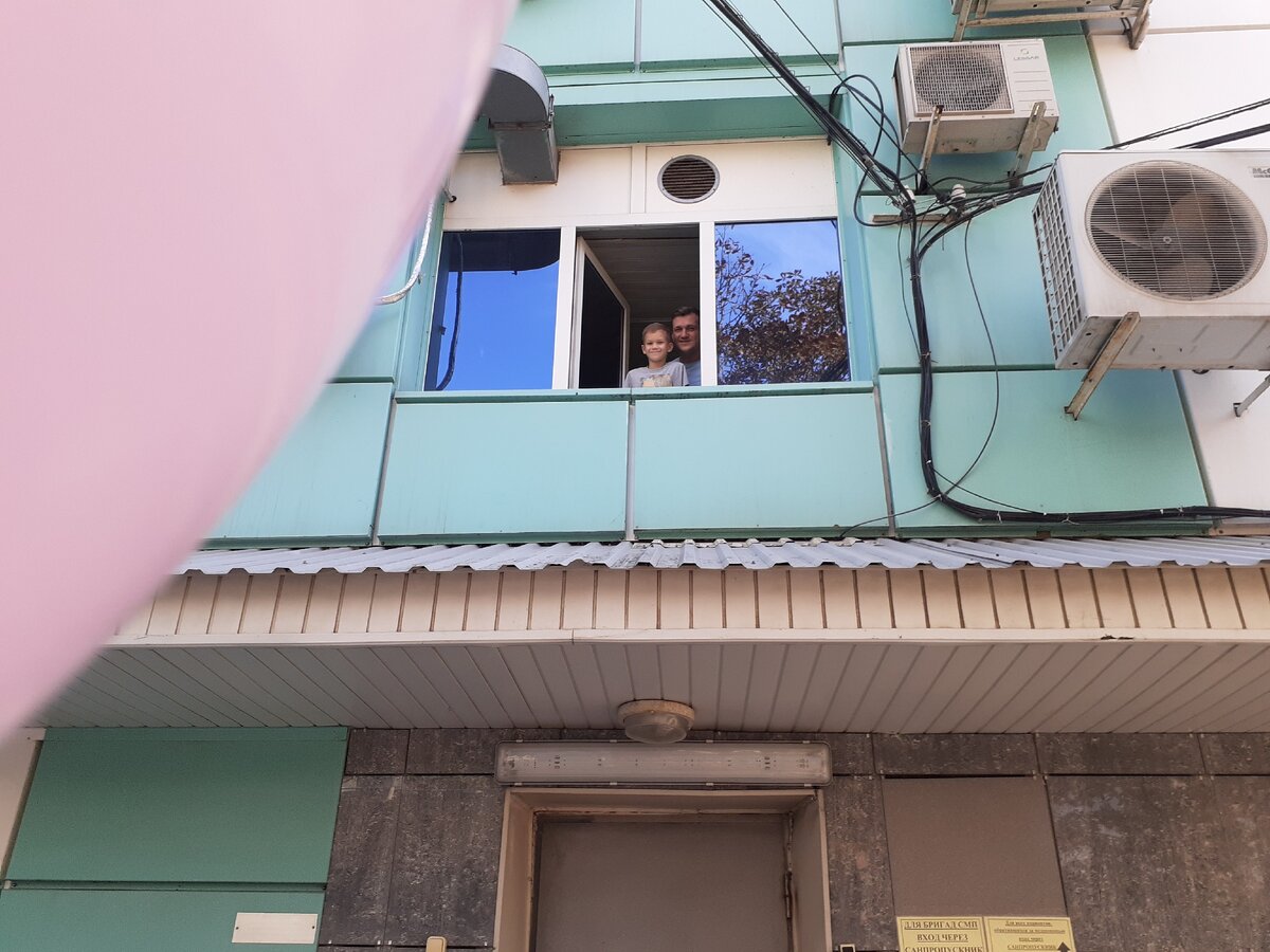 Видеться с сыном можно только так, но уже хорошо!