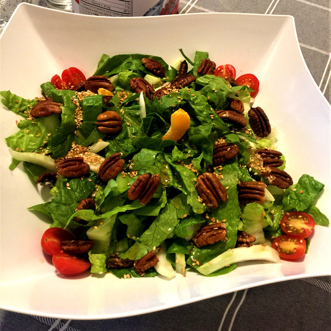 Салат с фенхелем и орехами пекан