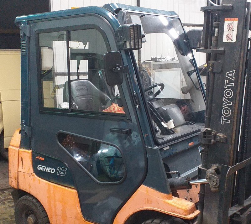 Металлическая кабина на погрузчик Toyota 1,5-1,8т, 7 серия