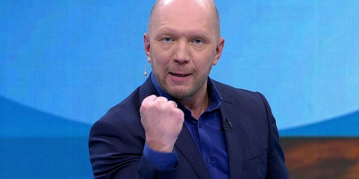 Где ведущий программы время покажет