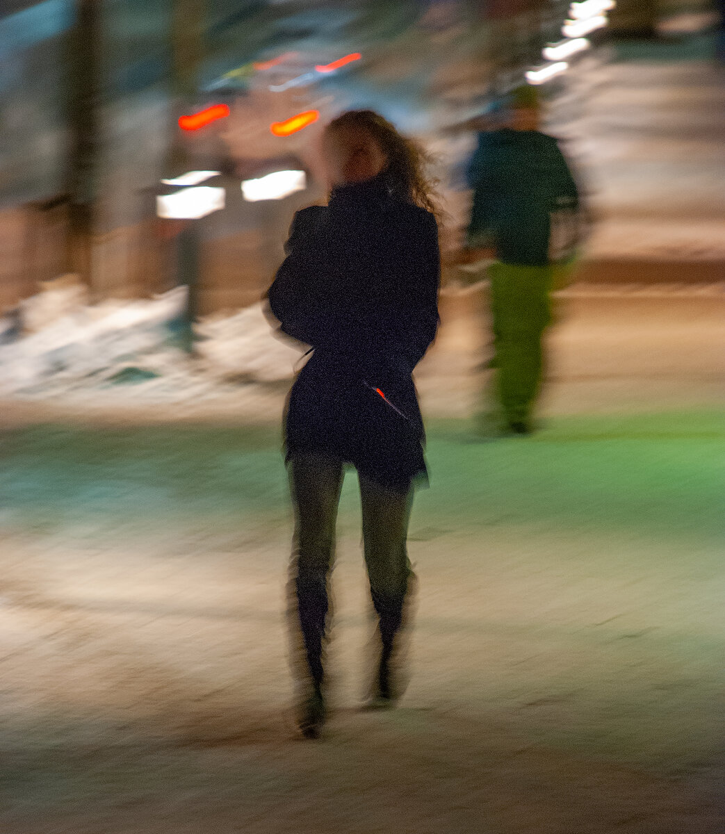 Без шапок они тоже ходят по морозу. Но, таких и у нас много - особенно в Москве, почему-то я много встречаю при посещении. И это не так удивительно, в общем-то...