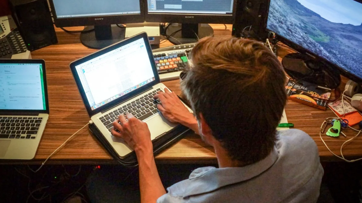 Отвечает программист. Ответы компьютерщика. Отвечает программист. Математика картинки. Отвечает программист.