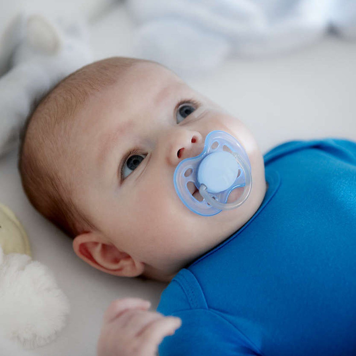 Малыш старается учиться уже в первый месяц жизни! 