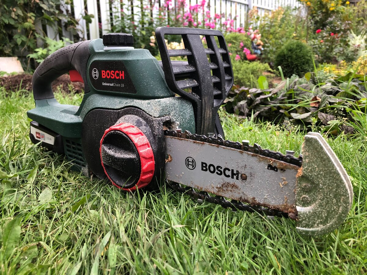 Весь сезон использовал аккумуляторную цепную пилу Bosch. До этого была  Makita. Рассказываю, как отработал инструмент | Штуки из труб | Дзен