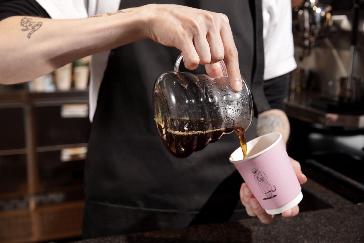 Визуальная айдентика бренда Habit Coffee. Фото: https://f61agency.com/work/habitcoffee/  