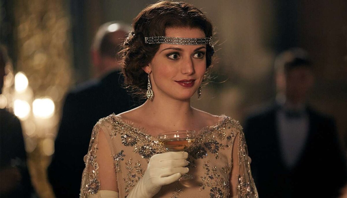 Твое лицо, когда провезла пару изумрудов в месте, куда не заглядывает солнце…