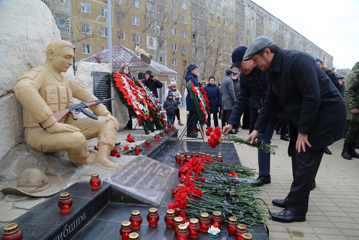 Памятник мемориал черный тюльпан Норильск