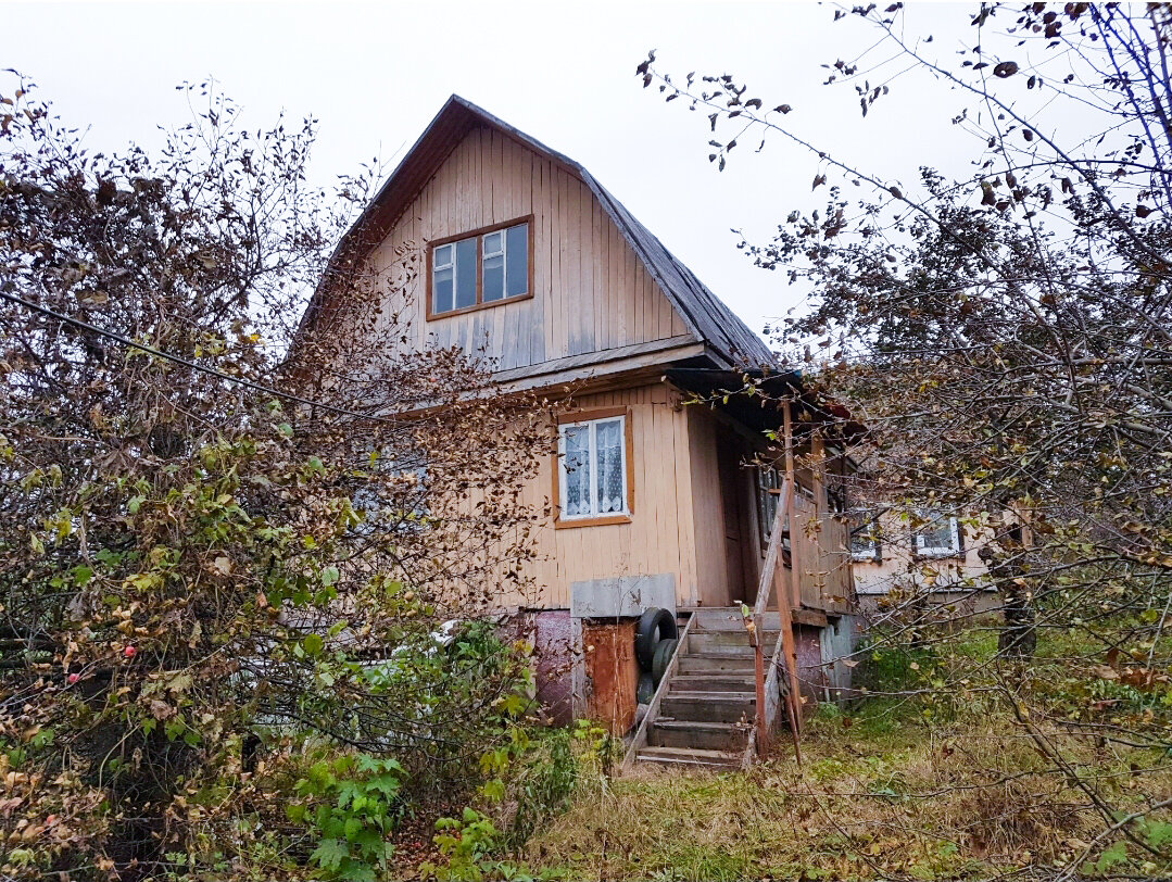 Место там хорошее, тихое, речка рядом, сады очень старые