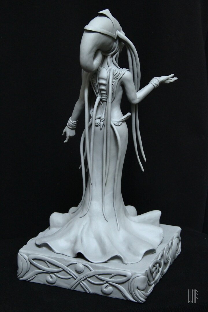 Фигурка на стадии окончания лепки, перед процессом окрашивания.